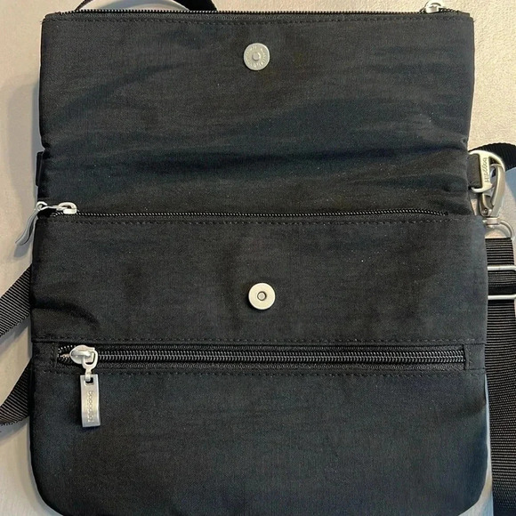Baggallini Flip Zip Crossbody in black - Picture 3 of 7